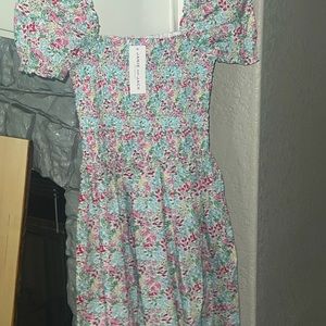 Janie and Jack 👗 Beautiful Spring Flowers 🌸 plus matching headband.